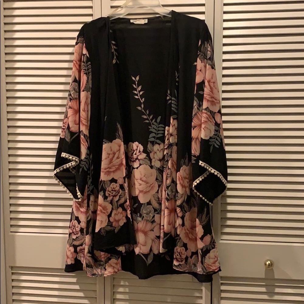 PLUS SIZE FLORAL KIMONO
